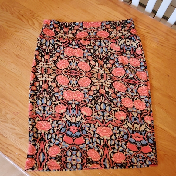 LuLaRoe Dresses & Skirts - Cassie pencil skirt